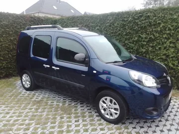 Превозник Мали комби Renault Kangoo у Muno Белгија